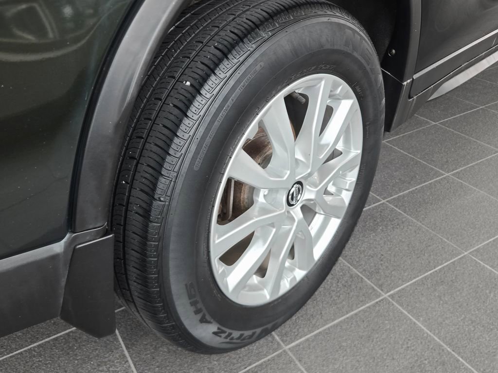 Used 2019 Nissan Rogue SV image 20