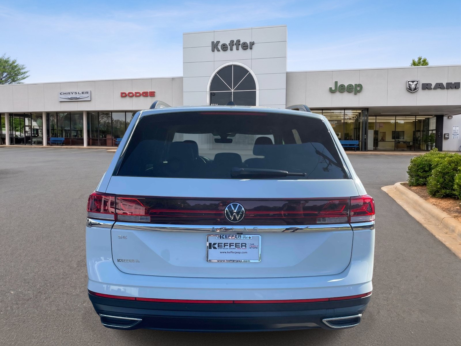 Used 2025 Volkswagen Atlas SE FWD image 5