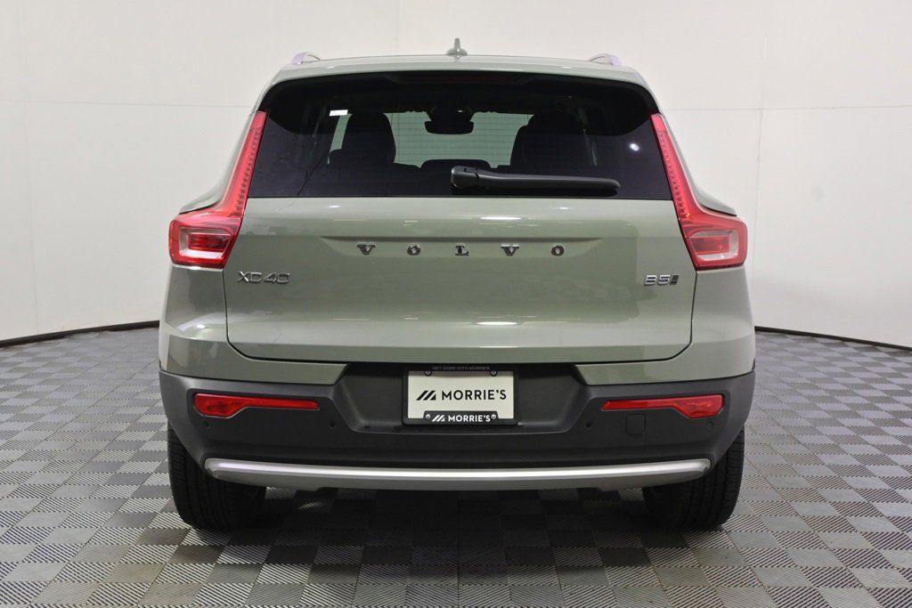Used 2025 Volvo XC40 B5 Plus image 5