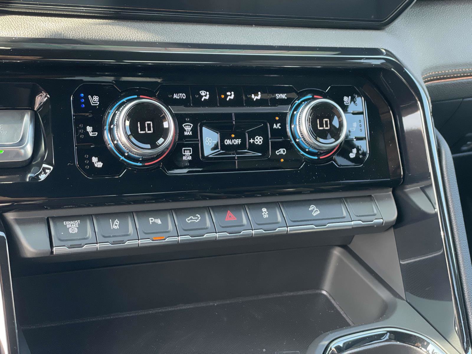 New 2025 GMC Sierra 2500 AT4 w/ AT4 Premium Plus Package image 16