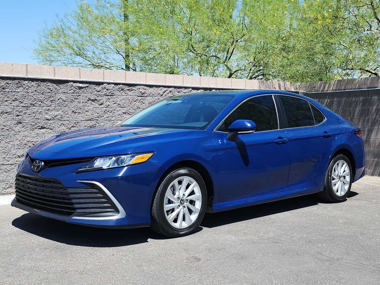 Used 2023 Toyota Camry LE w/ Convenience Package FWD image 4
