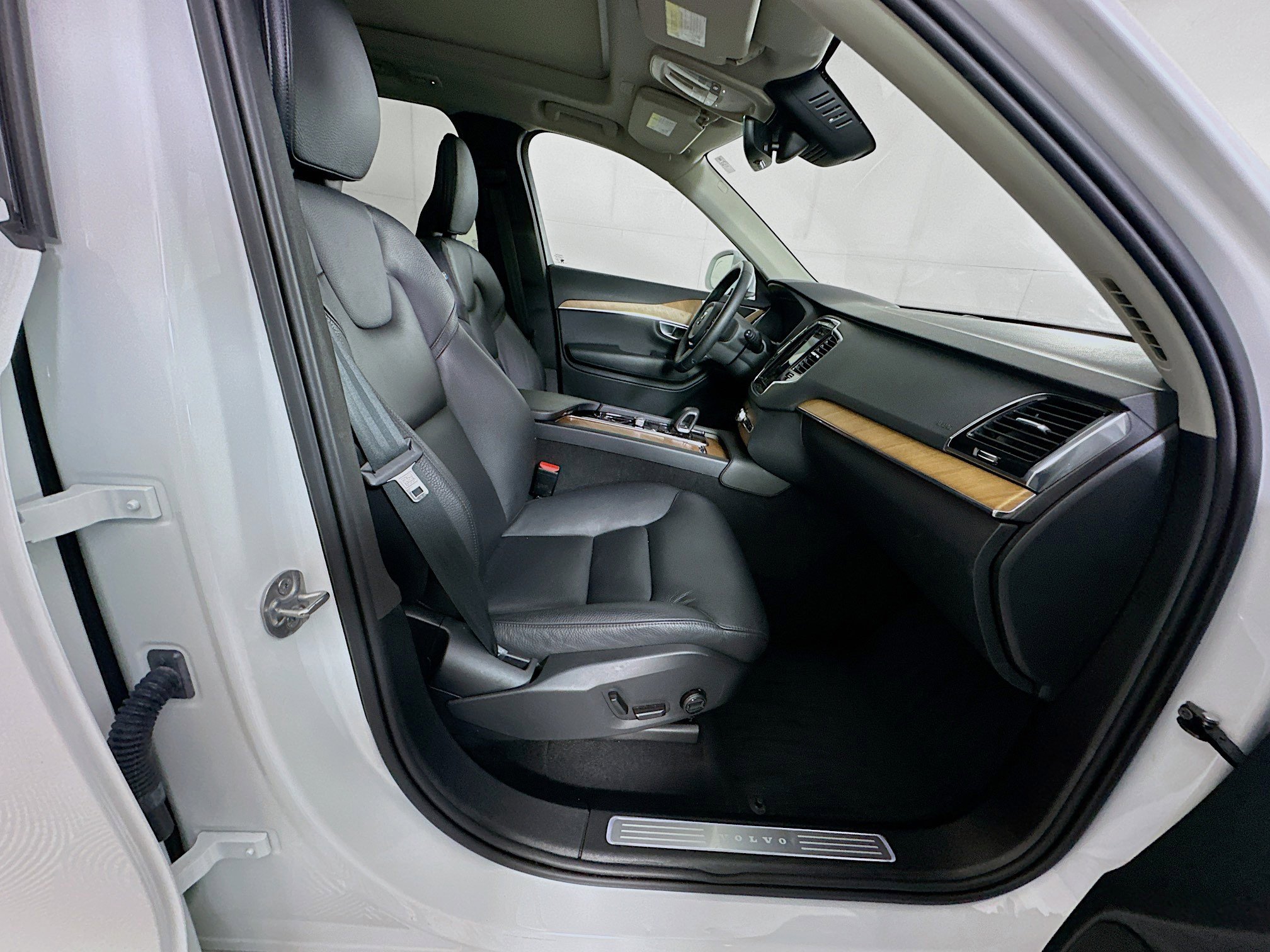 Used 2024 Volvo XC90 B5 Plus image 34