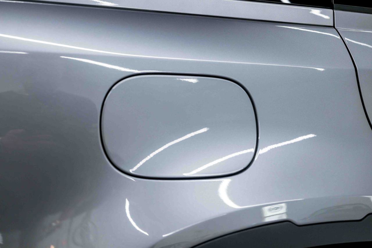 Used 2023 Land Rover Defender 130 SE image 24