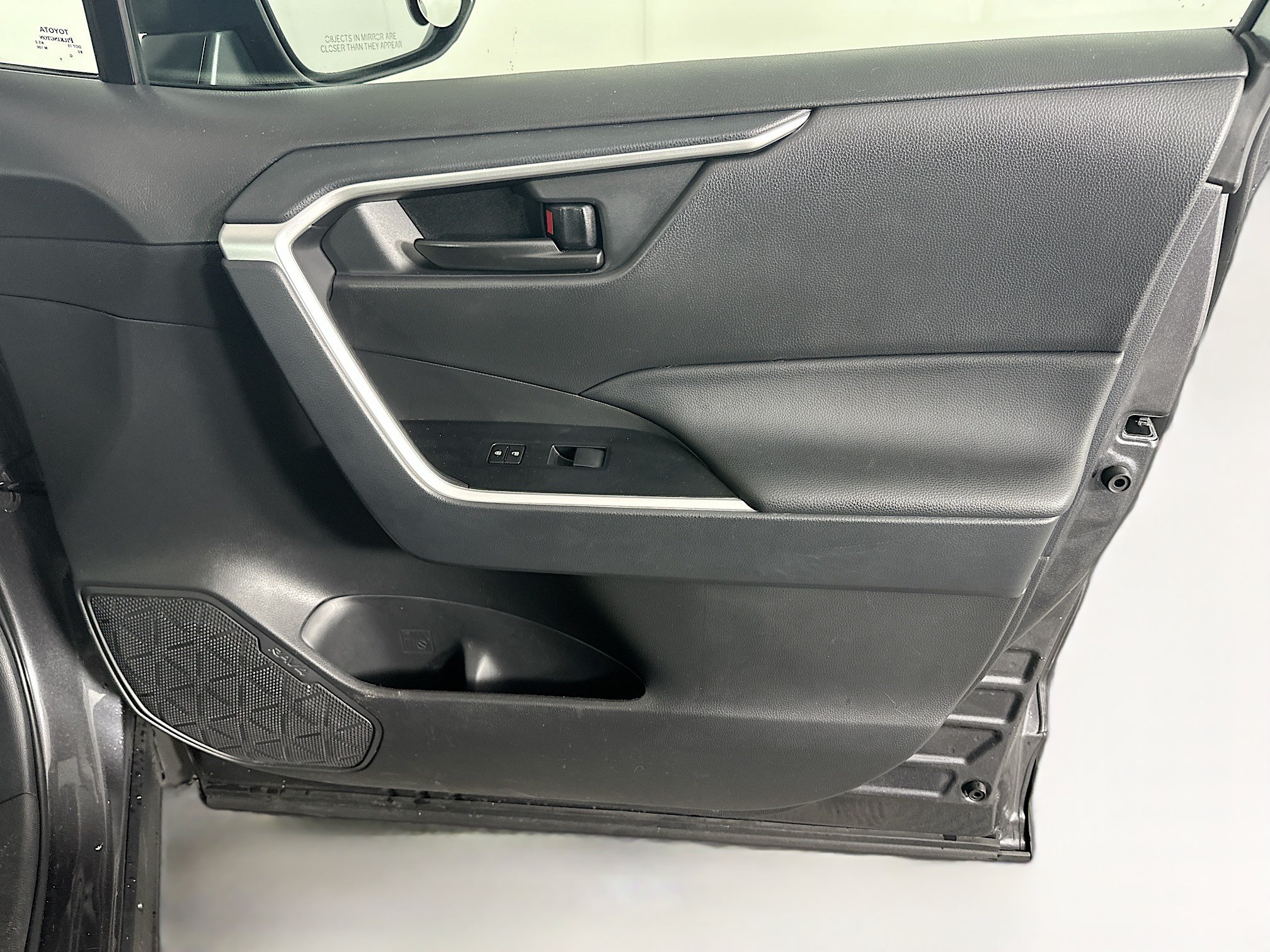 Used 2025 Toyota RAV4 LE FWD image 30