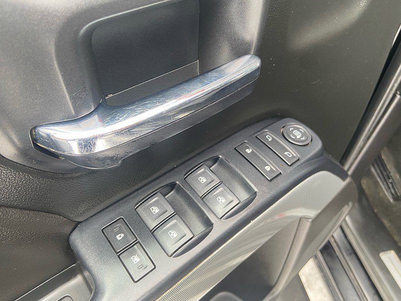 Used 2018 Chevrolet Silverado 1500 LT w/ Midnight Edition image 10