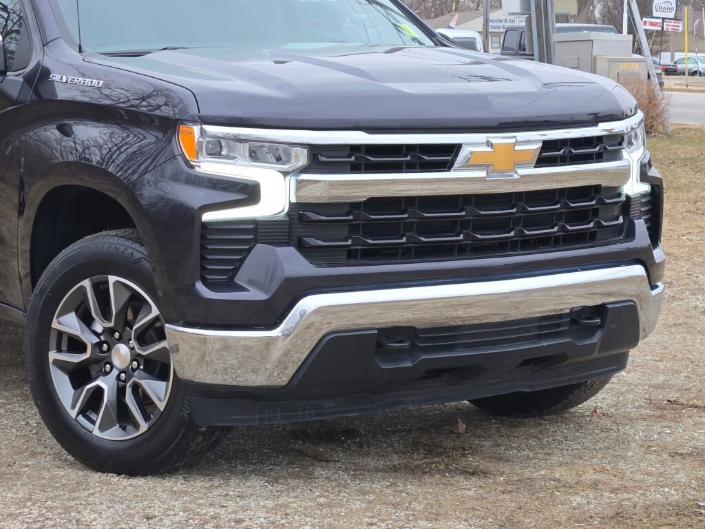 Used 2024 Chevrolet Silverado 1500 LT image 2