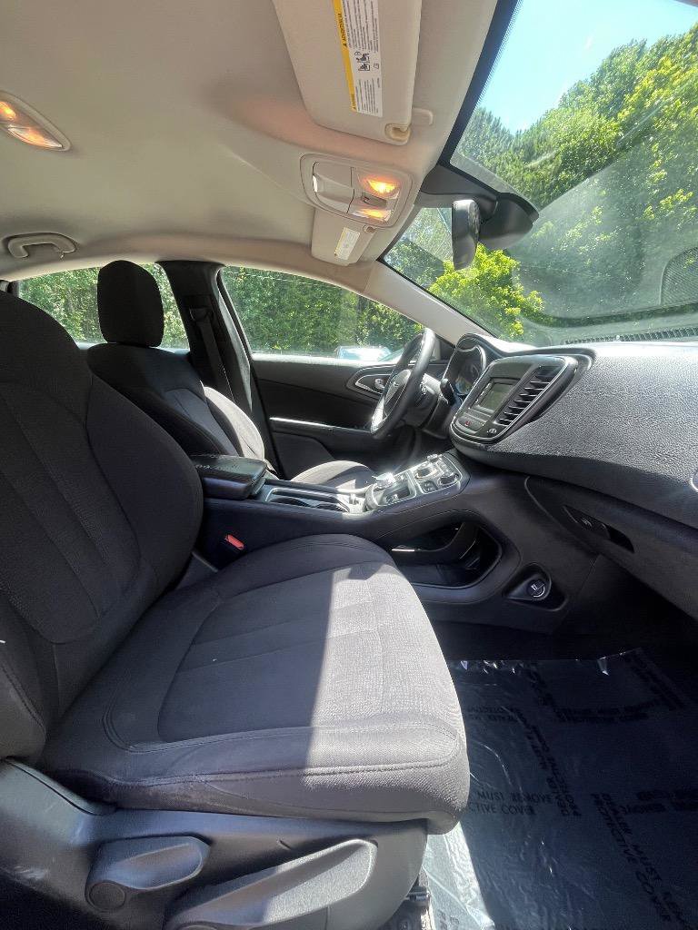 Used 2015 Chrysler 200 Limited FWD image 35