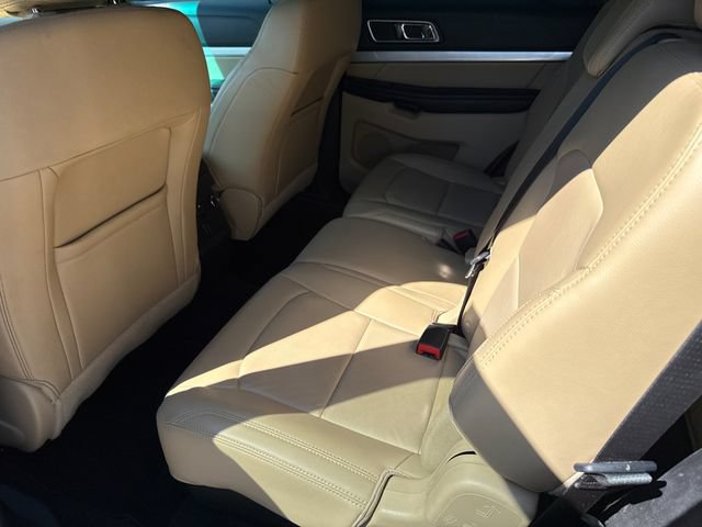 Used 2016 Ford Explorer XLT w/ Equipment Group 202A FWD image 18