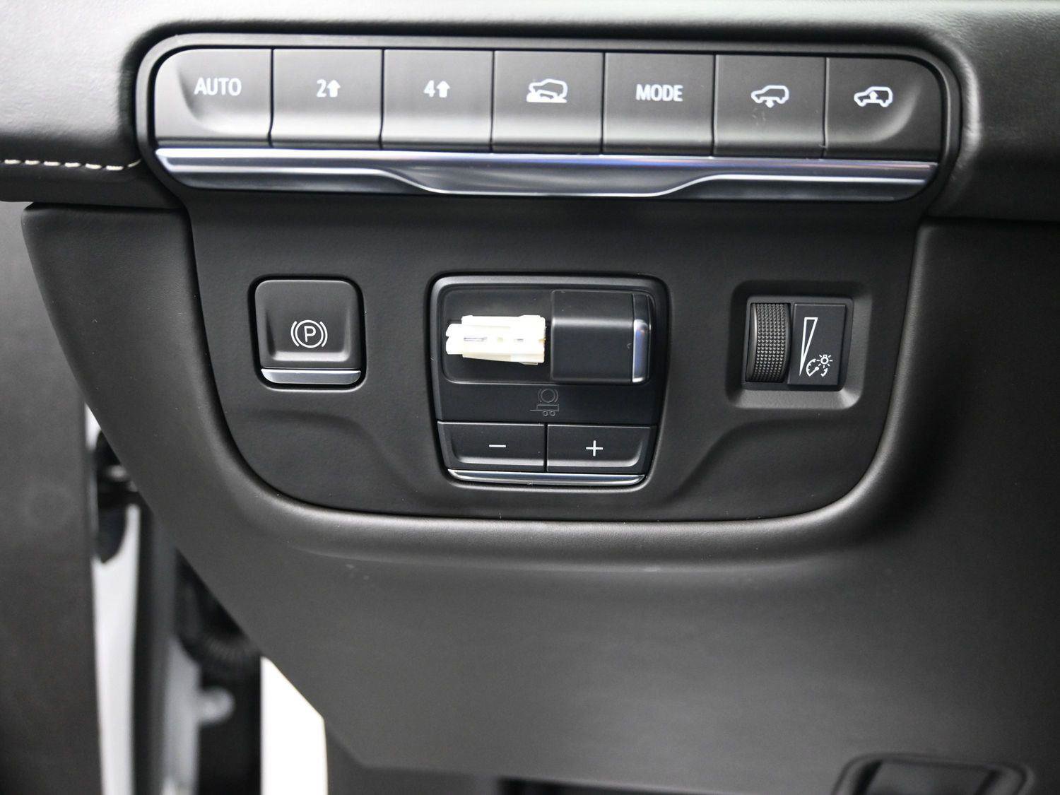 Used 2023 Cadillac Escalade Sport Platinum w/ LPO, ONYX Package image 27