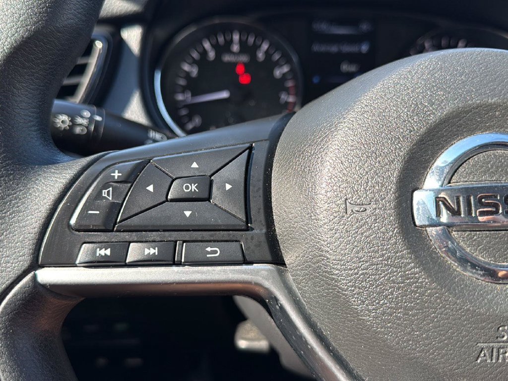 Used 2017 Nissan Rogue S AWD/4WD image 18