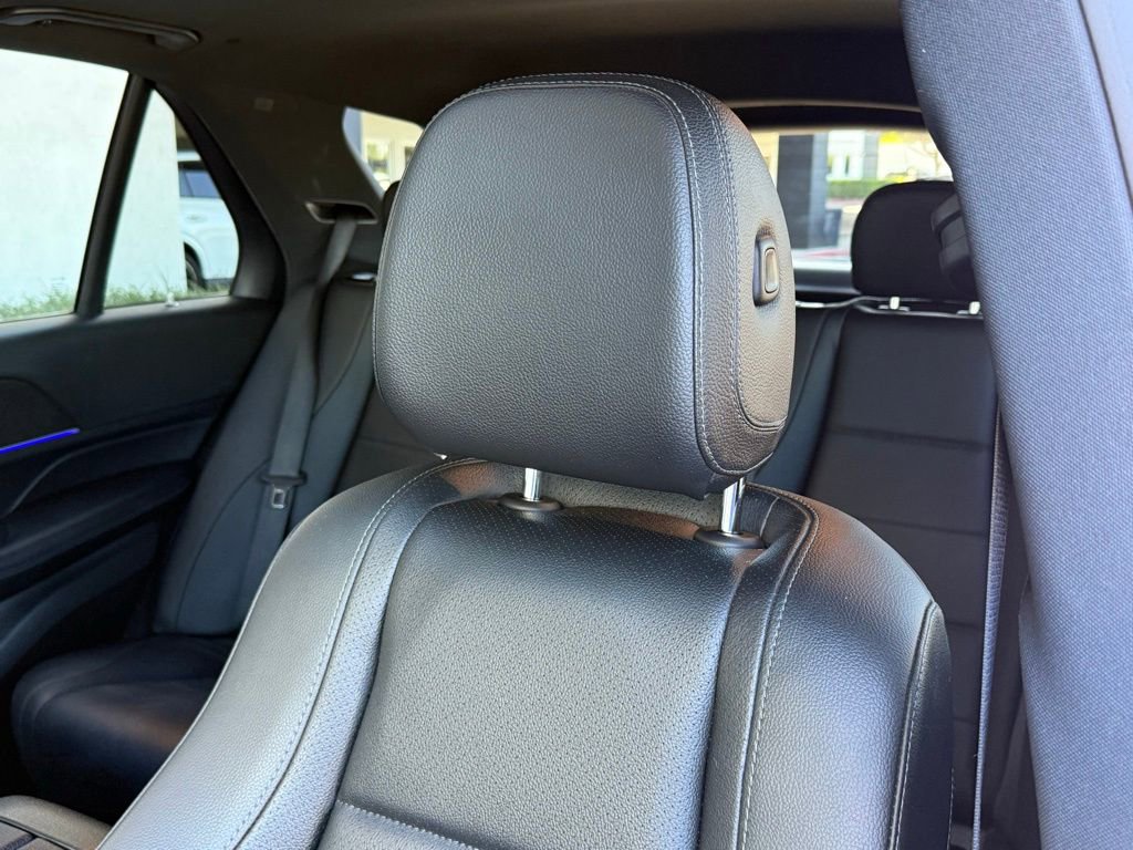 Used 2022 Mercedes-Benz GLE 350 w/ Premium Package image 3