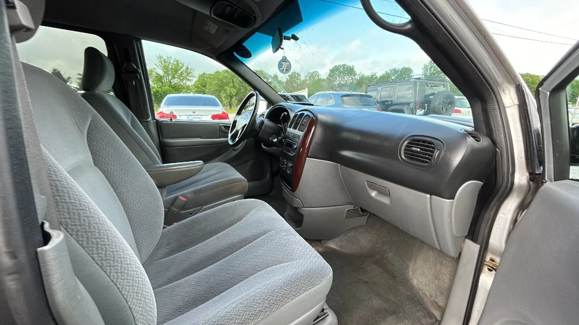 Used 2004 Chrysler Town & Country Touring FWD image 37