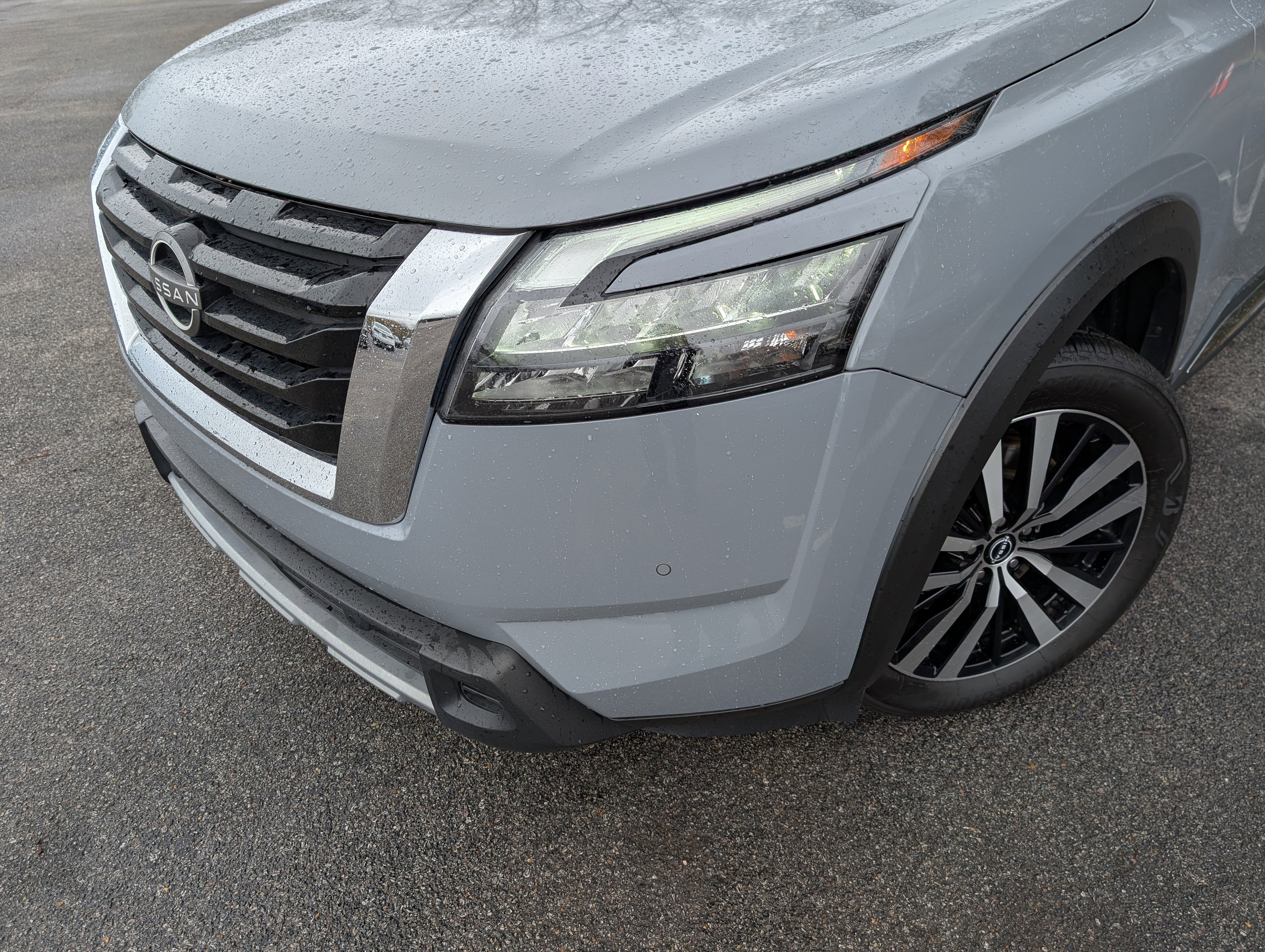 Used 2025 Nissan Pathfinder Platinum w/ Cargo Package image 13