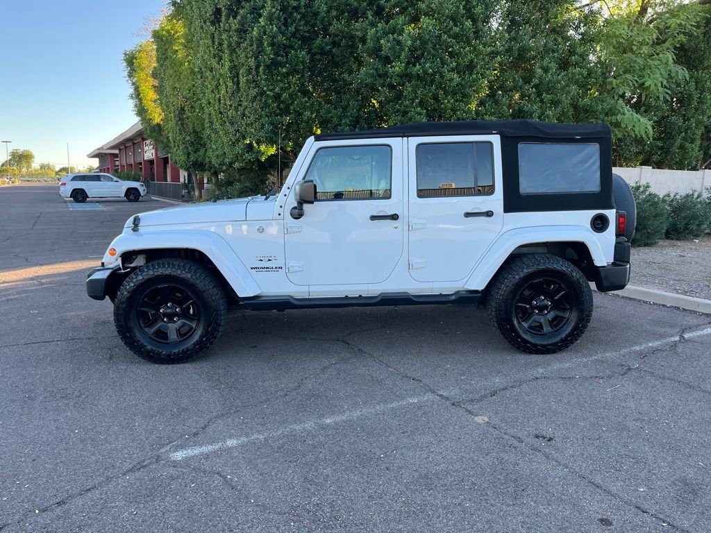 Used 2017 Jeep Wrangler Unlimited Sahara w/ Connectivity Group image 5