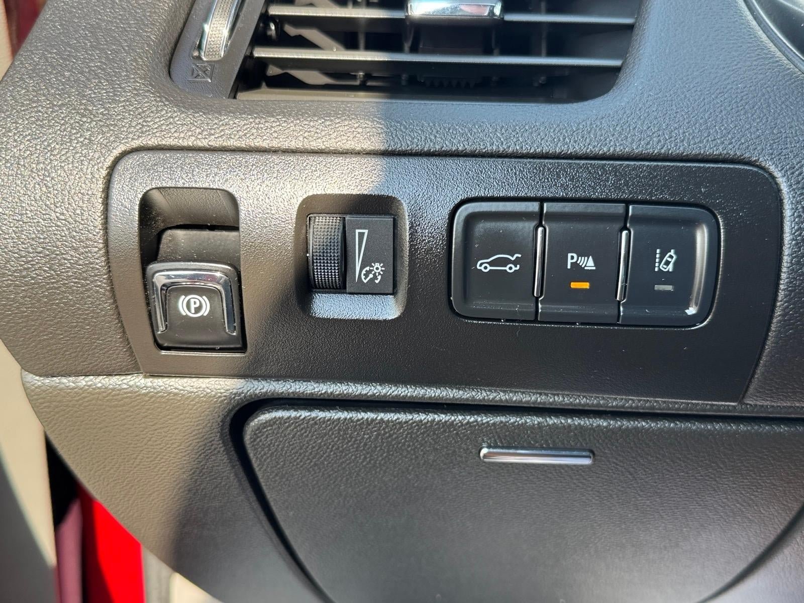 Used 2015 Chevrolet Impala LTZ FWD image 12
