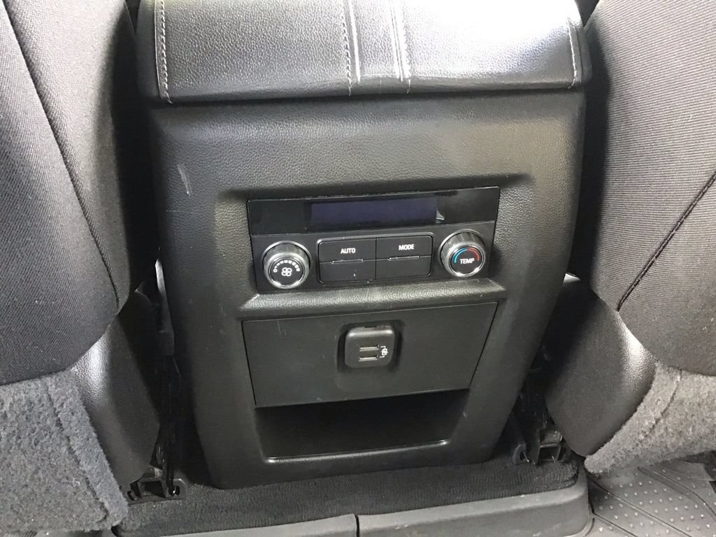 Used 2023 Chevrolet Traverse LT FWD image 18