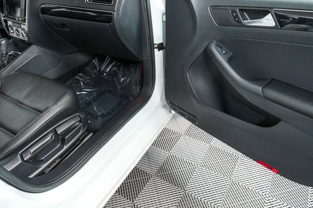 Used 2016 Volkswagen Jetta SEL image 23