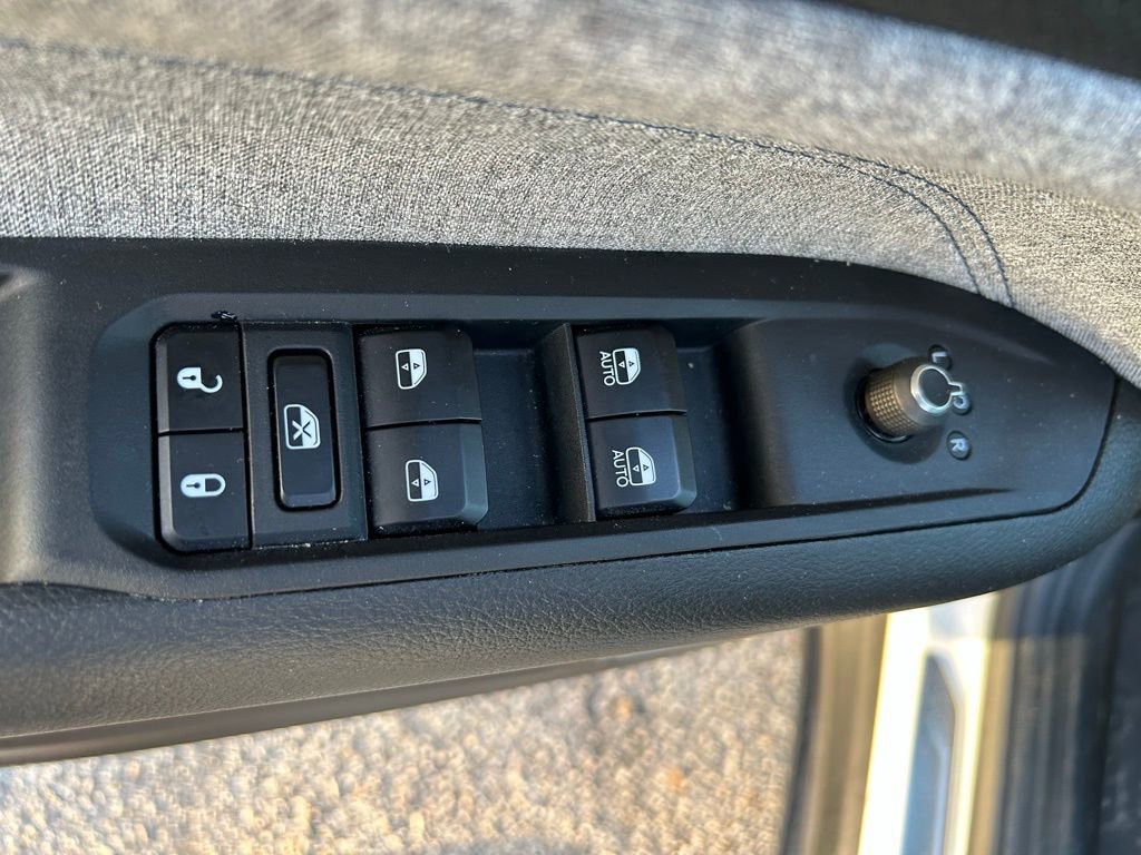 Used 2025 Jeep Compass Latitude w/ Convenience Group image 16