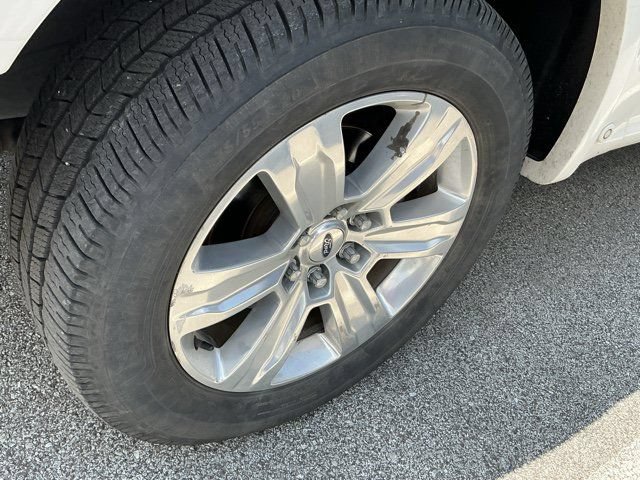 Used 2018 Ford F150 Platinum w/ Equipment Group 701A Luxury AWD/4WD image 18