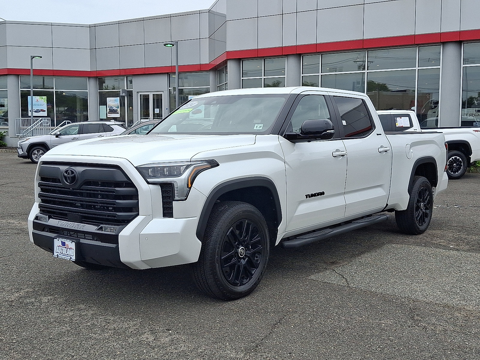 Used 2024 Toyota Tundra Limited AWD/4WD image 3