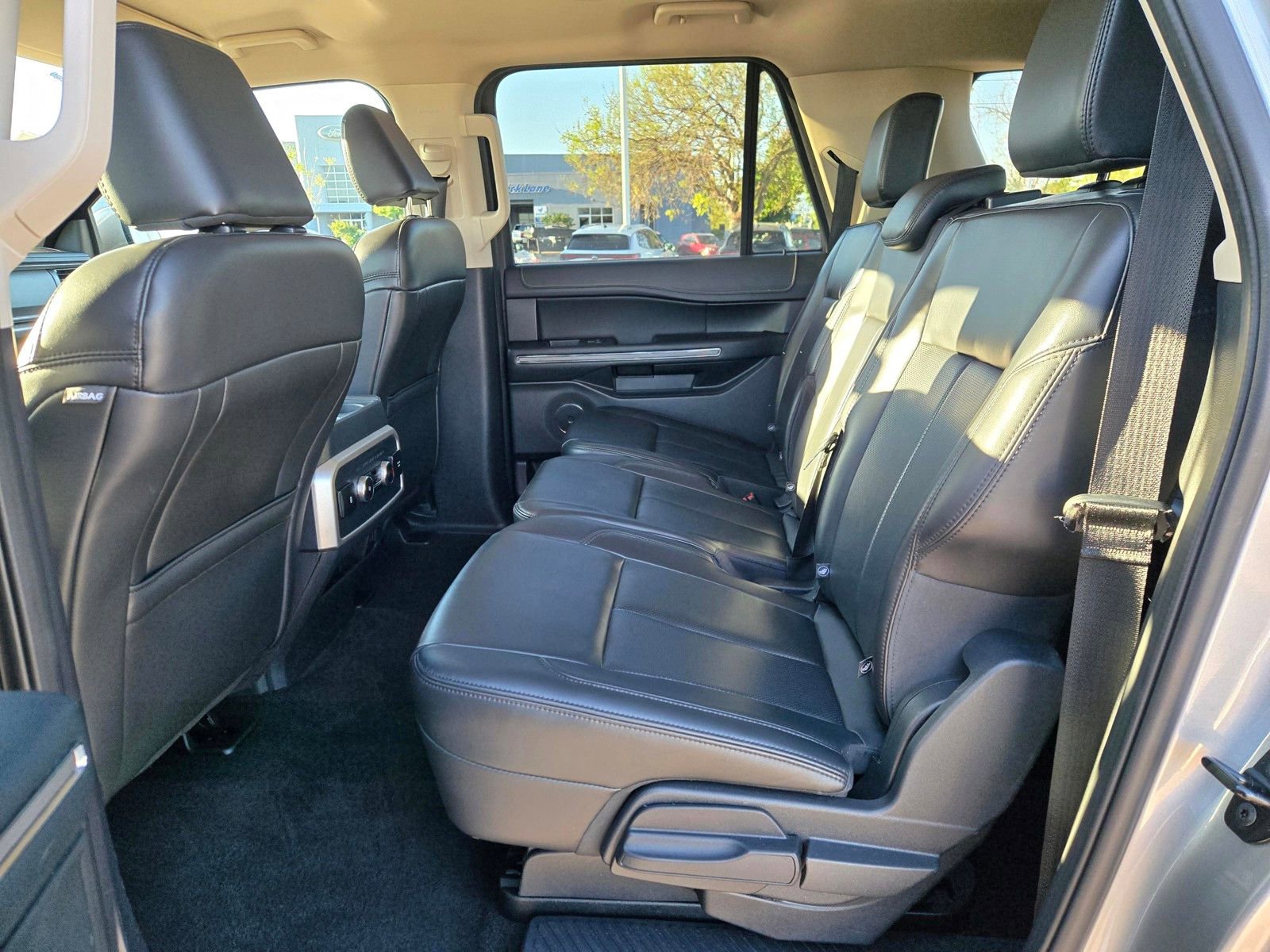 Used 2024 Ford Expedition Max XLT image 10