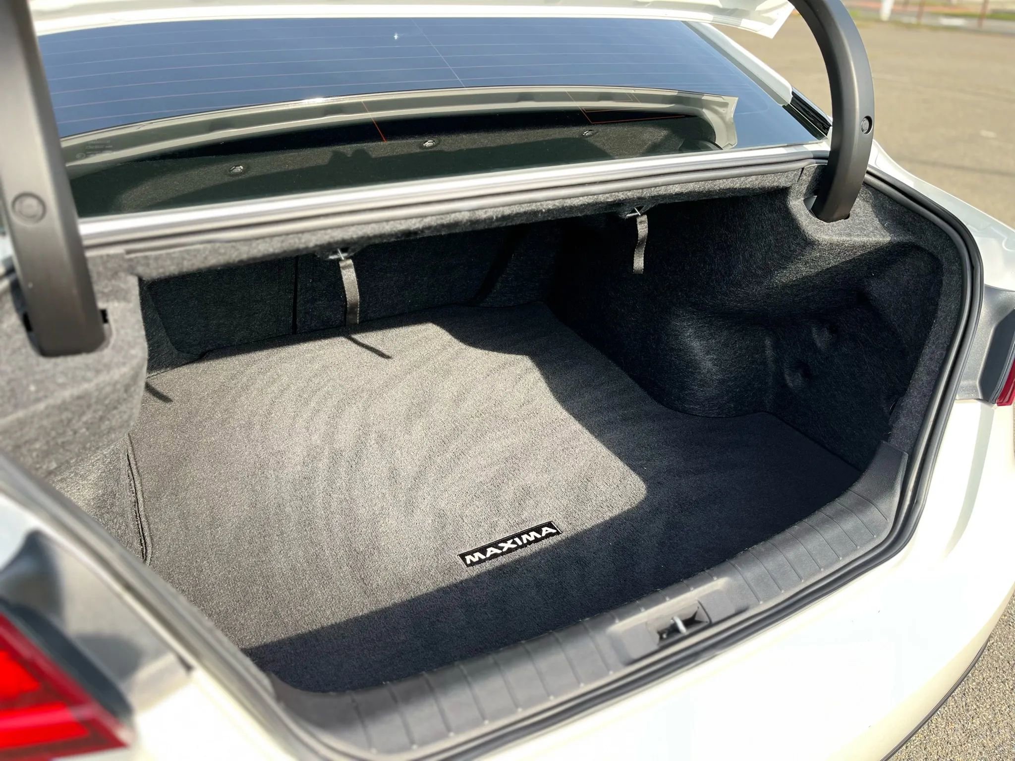 Used 2016 Nissan Maxima Platinum w/ Interior Lighting Package image 16