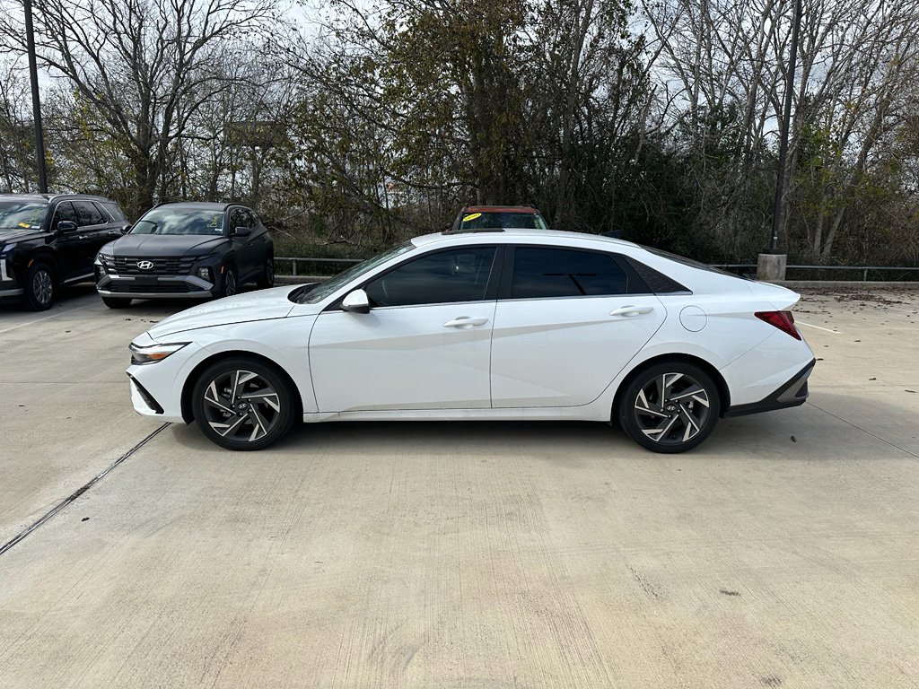 Used 2024 Hyundai Elantra Limited image 8
