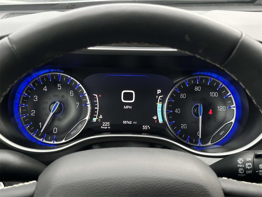 Used 2024 Chrysler Pacifica Touring-L image 11