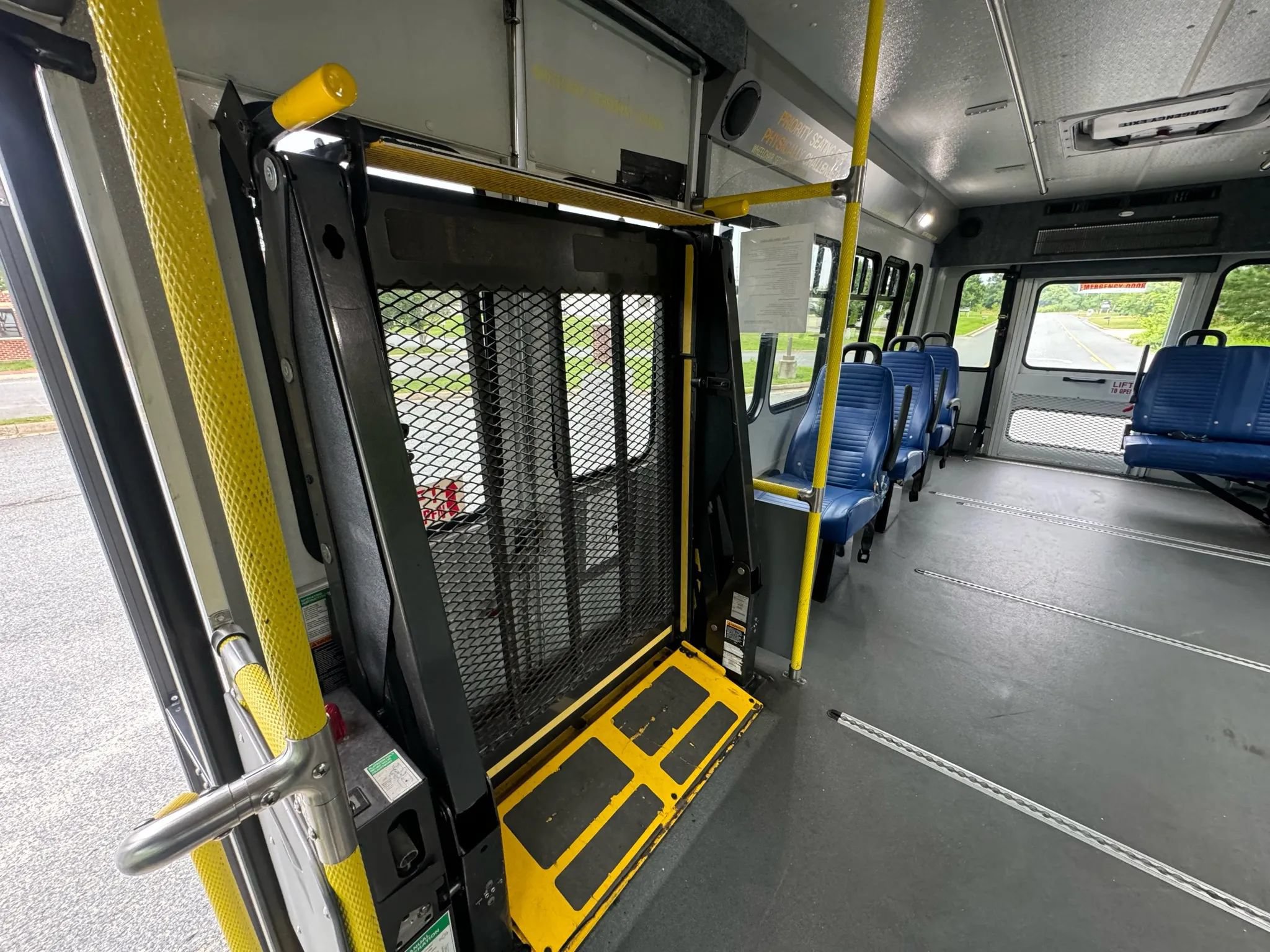 Used 2015 Ford E-450 and Econoline 450 Super Duty w/ Shuttle Bus Prep Package RWD image 19