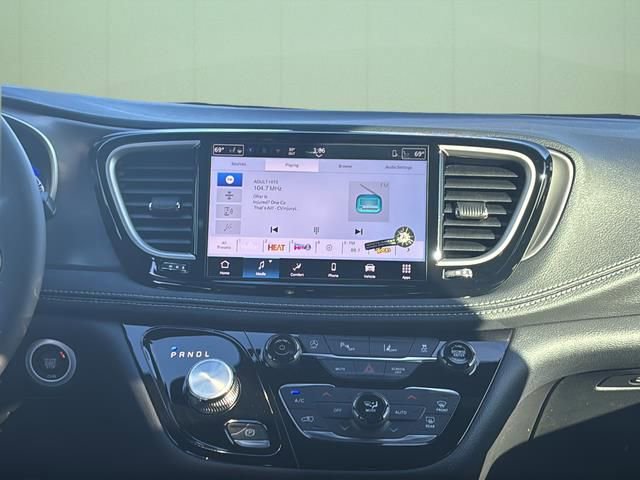 New 2026 Chrysler Pacifica Select FWD image 24