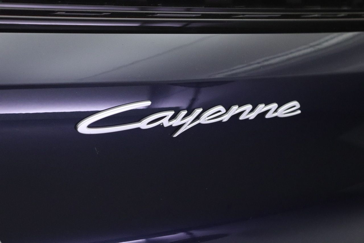 Used 2024 Porsche Cayenne Coupe AWD/4WD image 20