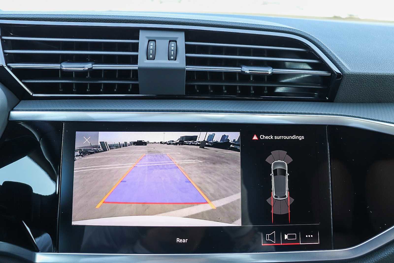 Used 2023 Audi Q3 2.0T Premium w/ Convenience Package image 35