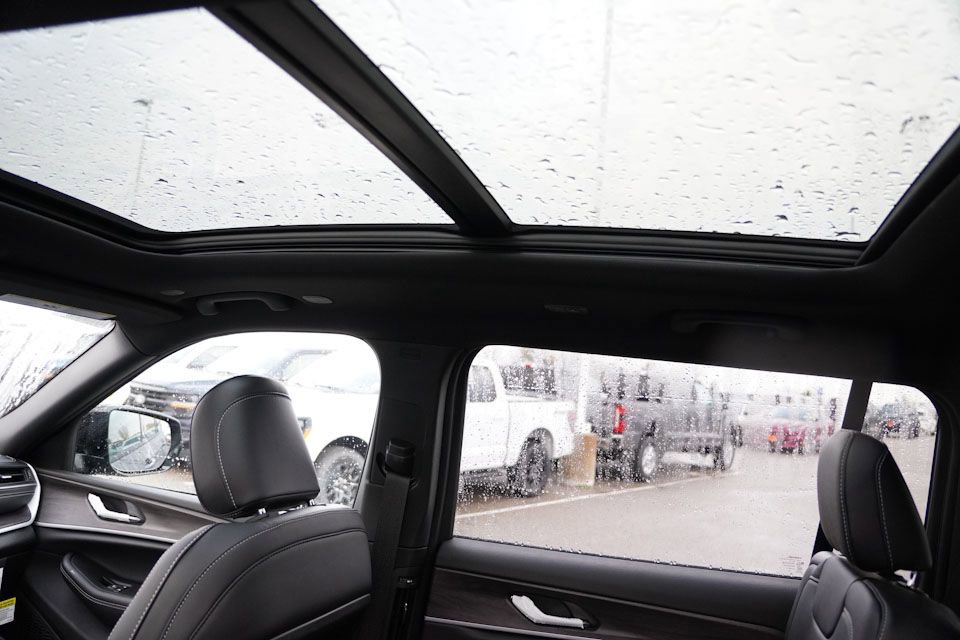 New 2025 Jeep Grand Cherokee L Limited image 13