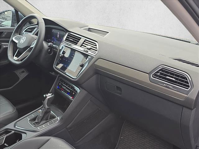 Used 2024 Volkswagen Tiguan SE w/ Panoramic Sunroof Package image 24