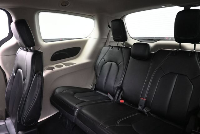 Used 2023 Chrysler Pacifica Touring-L FWD image 20
