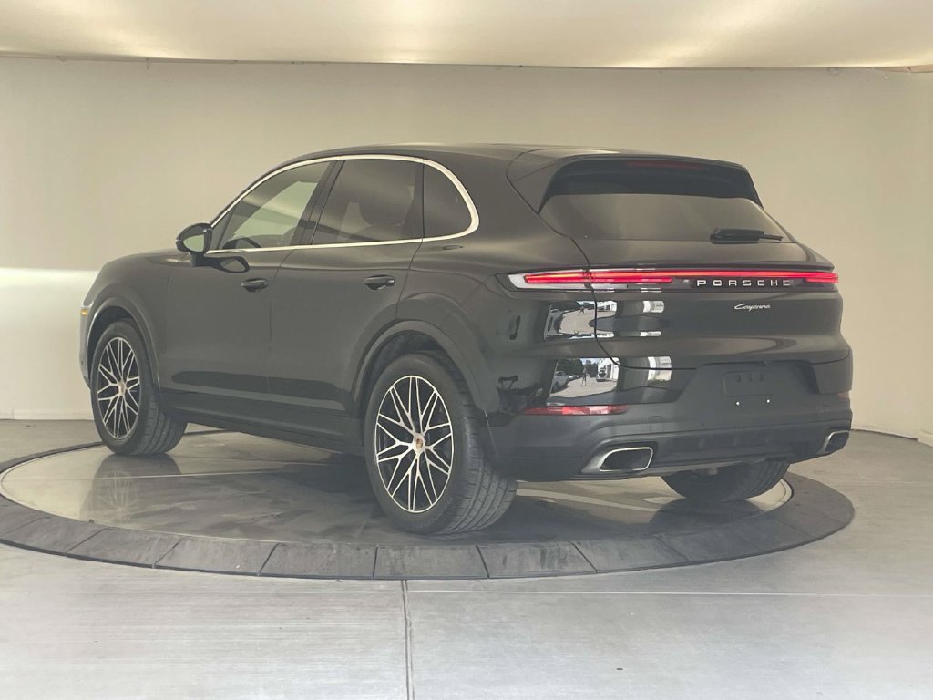 Certified 2025 Porsche Cayenne AWD/4WD image 3
