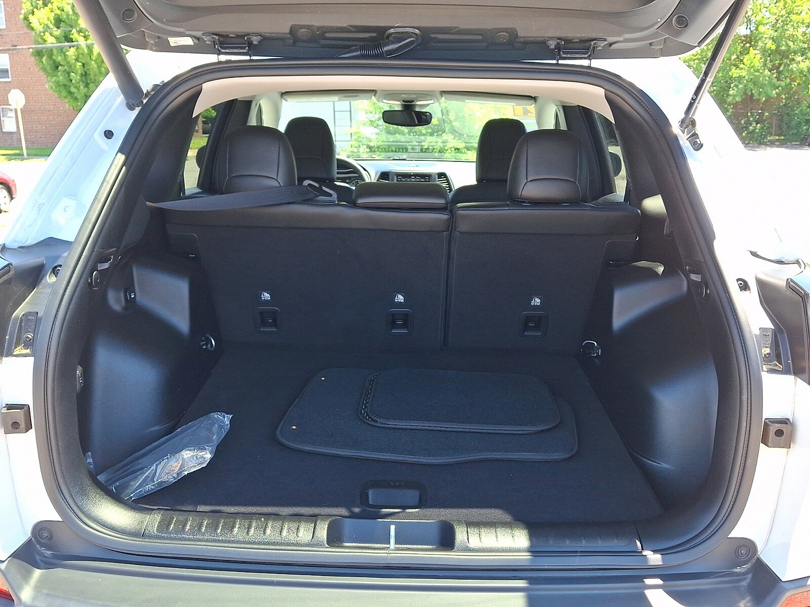 Used 2021 Jeep Cherokee Latitude Lux w/ Comfort/Convenience Group AWD/4WD image 27