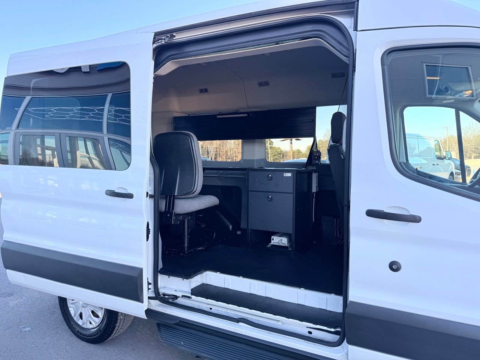 Used 2018 Ford Transit 150 XLT RWD image 29