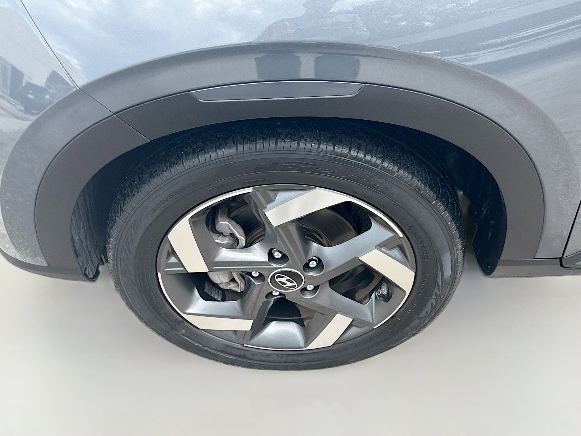 Used 2023 Hyundai Venue Limited w/ Cargo Package FWD image 13