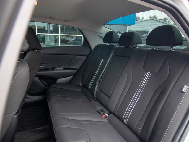 Used 2025 Hyundai Elantra SEL image 8