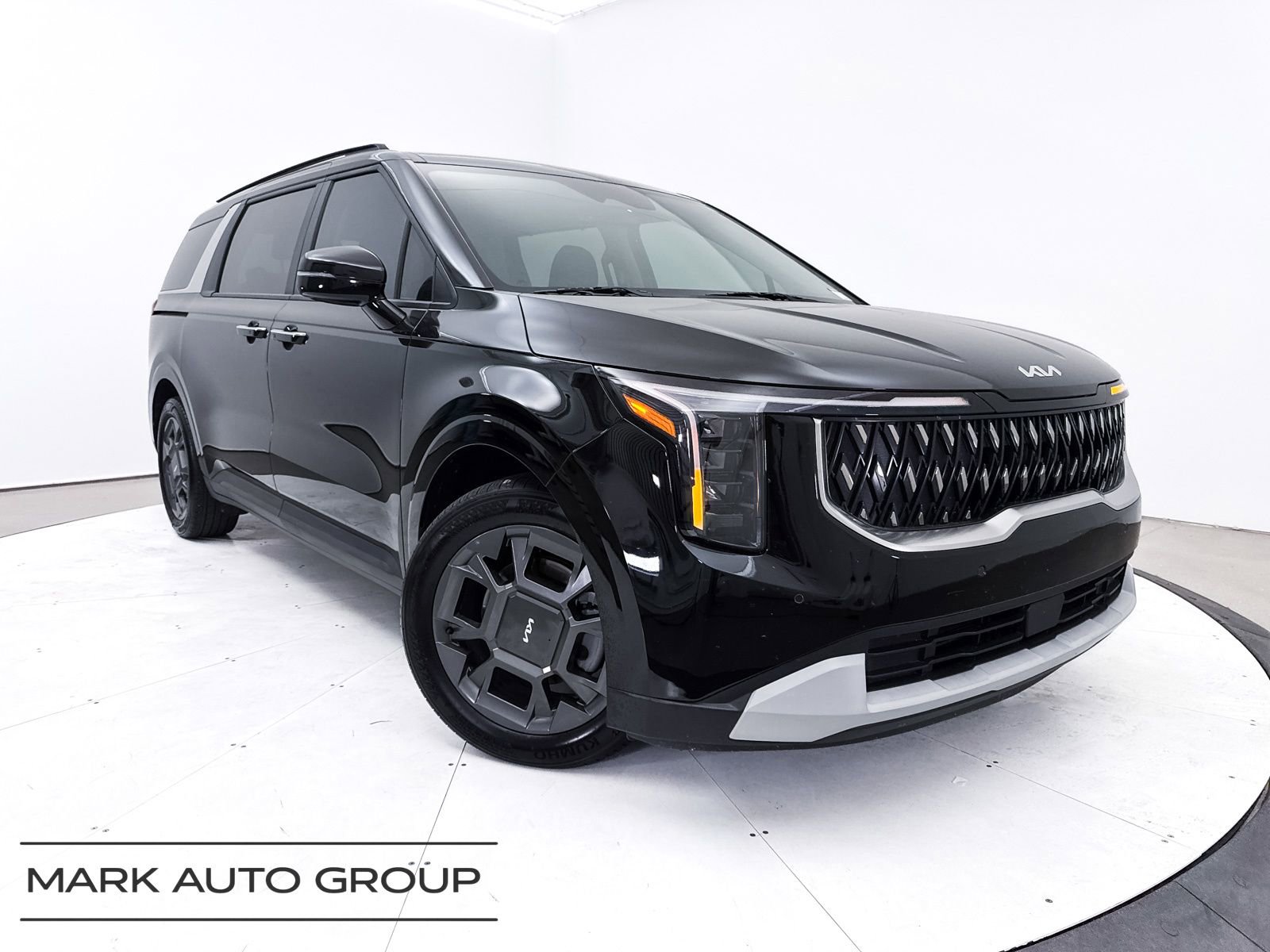 Certified 2025 Kia Carnival EX image 1