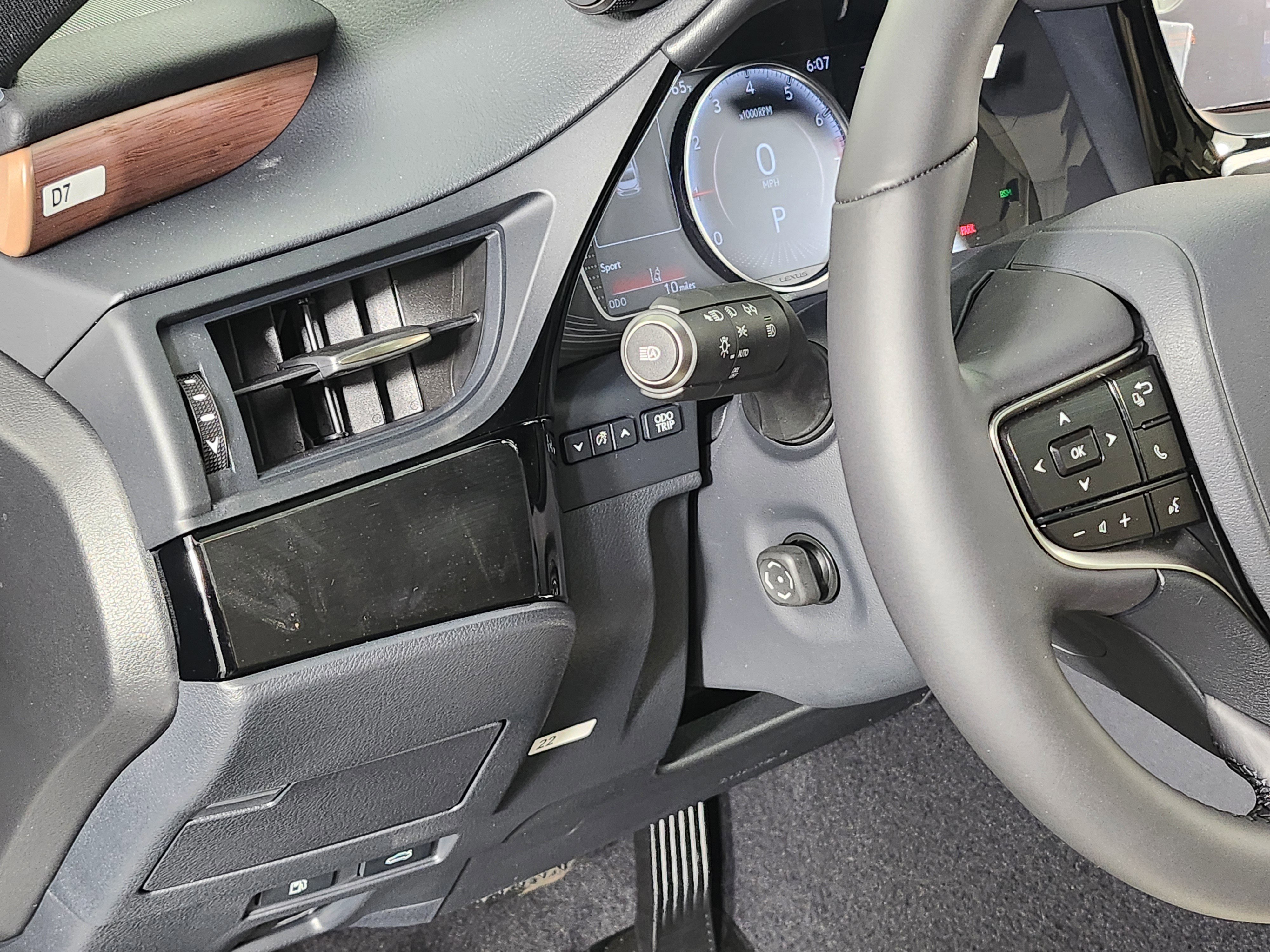 New 2025 Lexus ES 350 w/ Premium Package image 19