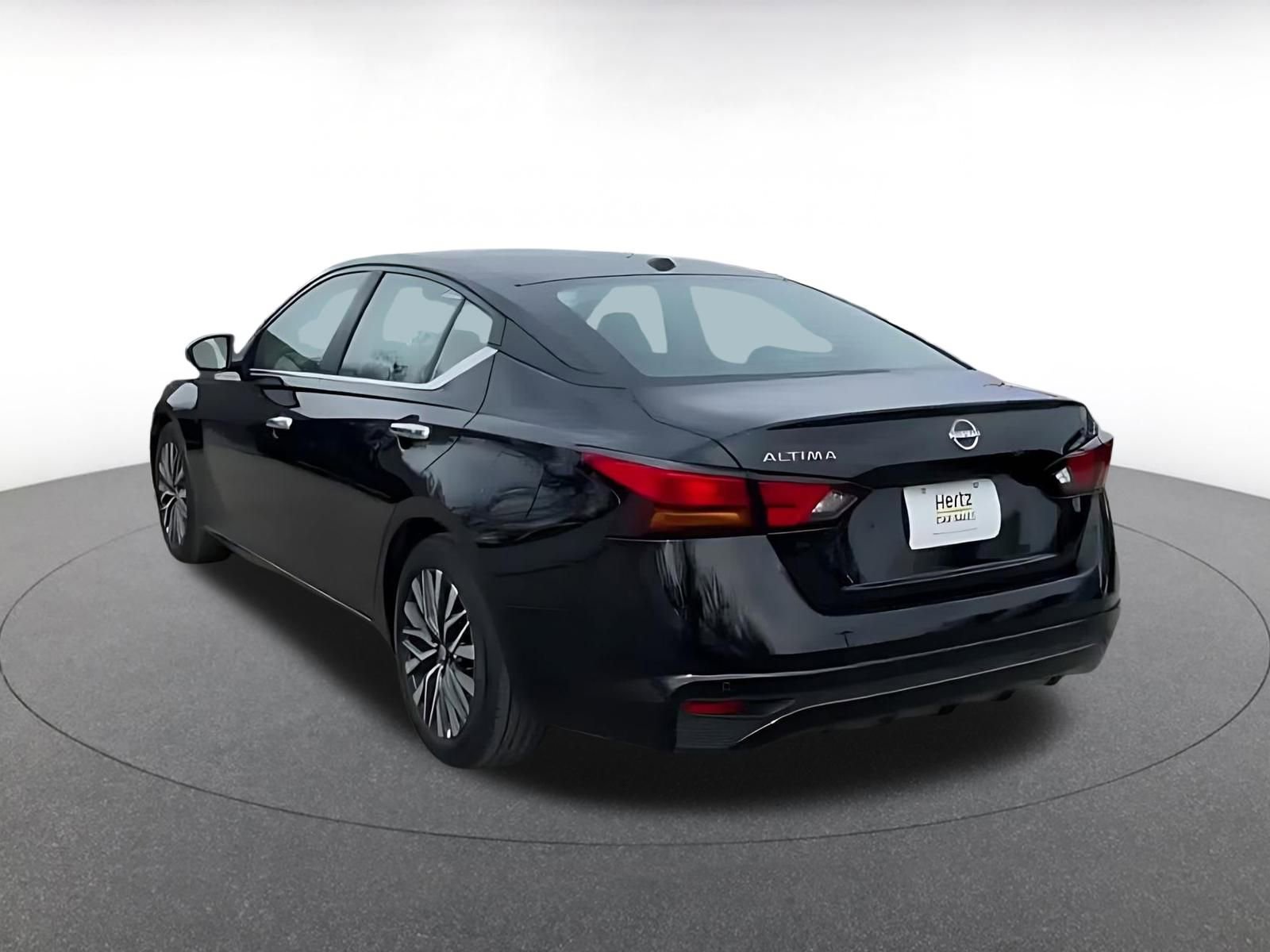 Used 2025 Nissan Altima 2.5 SV image 11