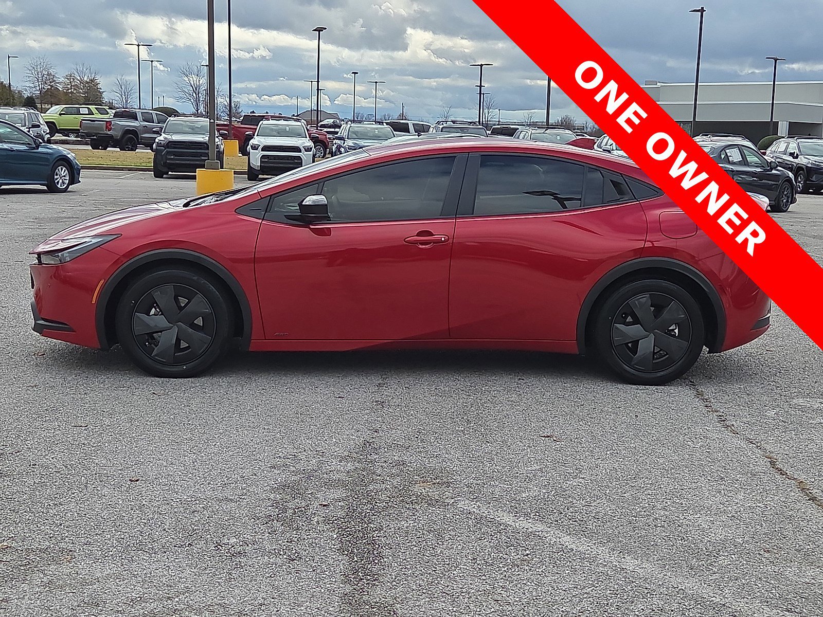 Used 2023 Toyota Prius LE image 3