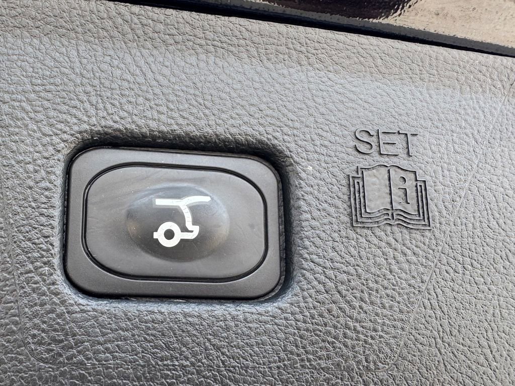 Used 2024 Ford Edge Titanium AWD/4WD image 32