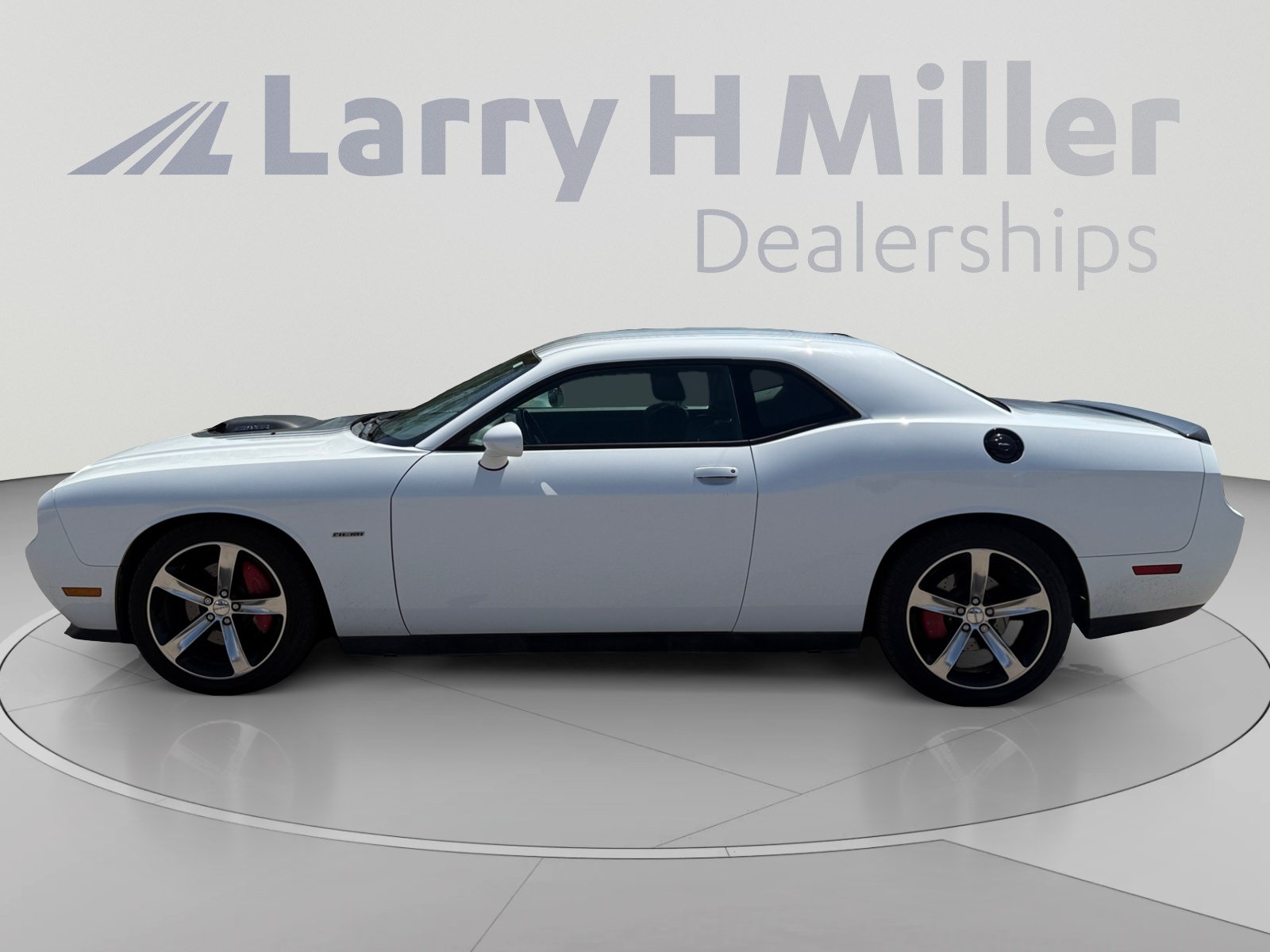 Used 2014 Dodge Challenger R/T RWD image 2