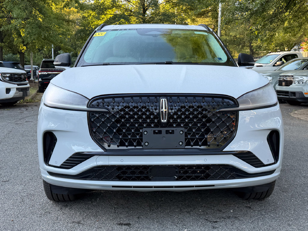New 2027 Lincoln Aviator AWD w/ Jet Appearance Package image 2