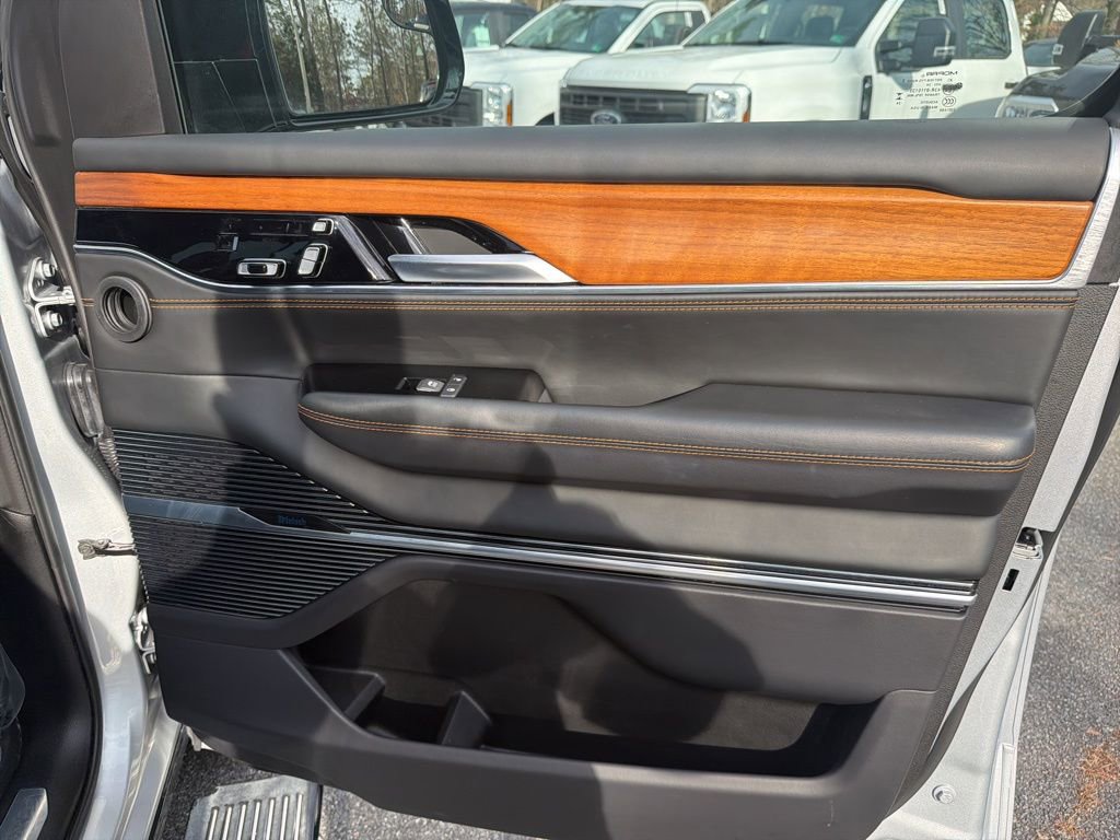 Used 2024 Jeep Grand Wagoneer L Series III image 25