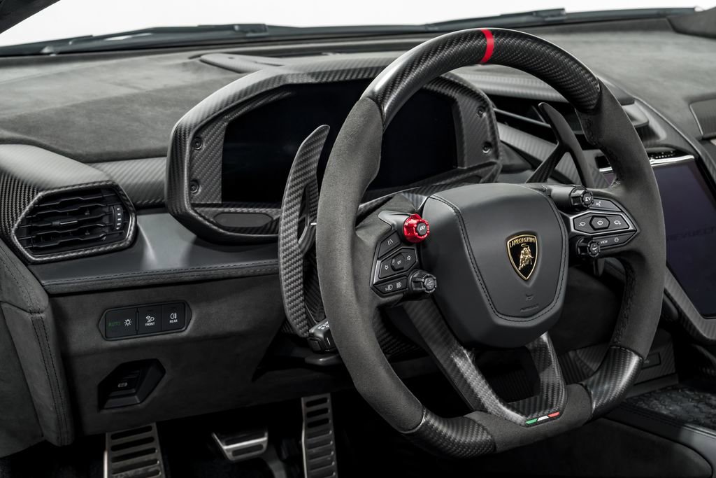 Used 2024 Lamborghini Revuelto image 12