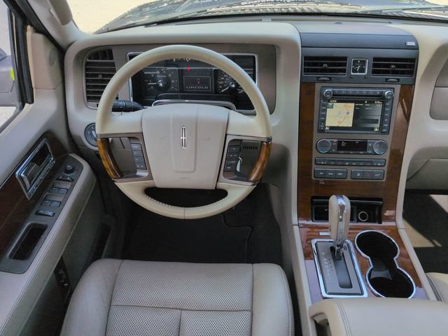 Used 2013 Lincoln Navigator L 2WD image 19